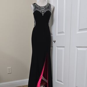 BETSY ADAMS GORGEOUS GOWN W/HOT PINK SLIT IN EXCELLENT CONDITION SZ 8